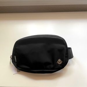 Lululemon everywhere belt bag